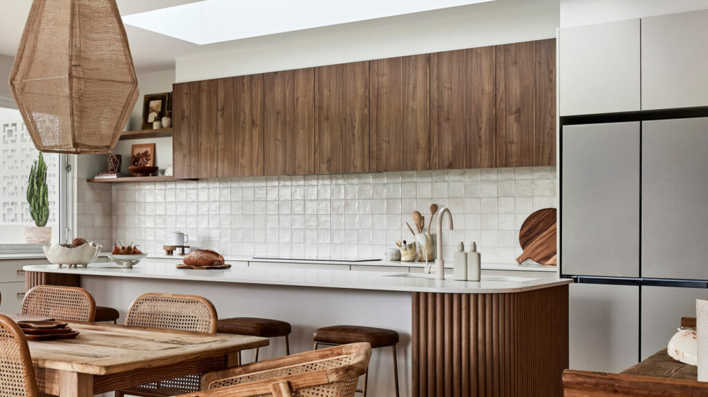 11 beste materialer å kombinere med Zellige fliser for et fantastisk kjøkken eller bad
