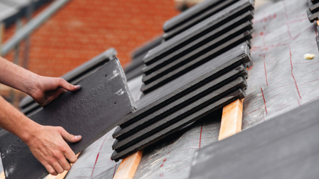 Slik bestemmer du mengden helvetesild du trenger til taket ditt
