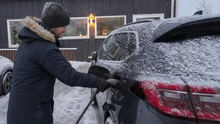Elbilen bør lades til et bestemt nivå før den første kuldeperioden ellers taper batteriet mer enn du tror